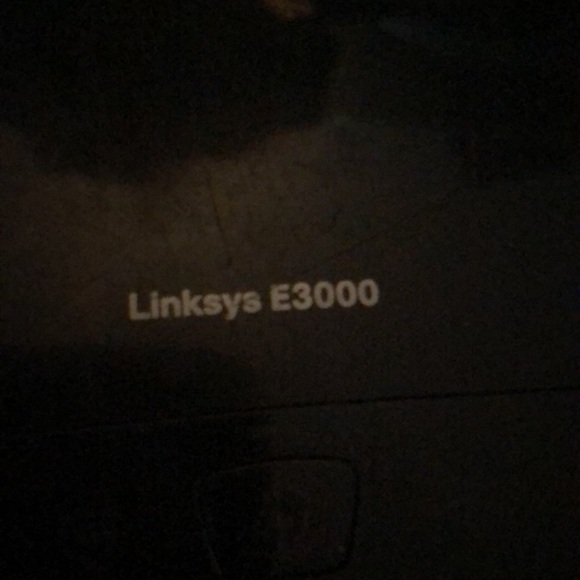 Cisco Linksys E3000 Wireless Router - Picture 2 of 3